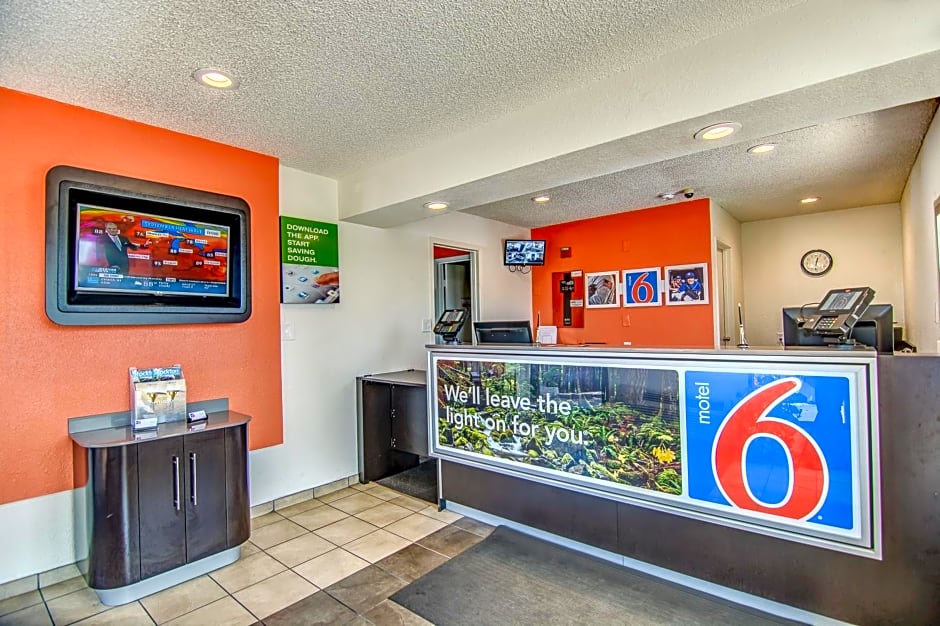 Motel 6 Stockton, CA - Charter Way West