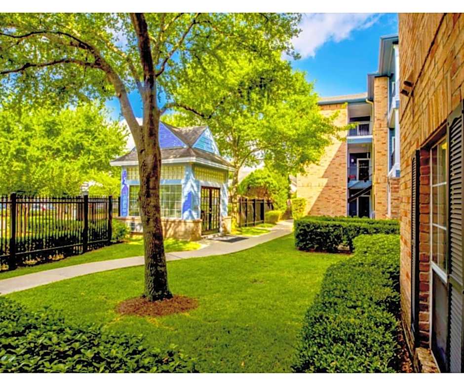 The Reside Fully Furnished Condos - Medical Stays Welcome