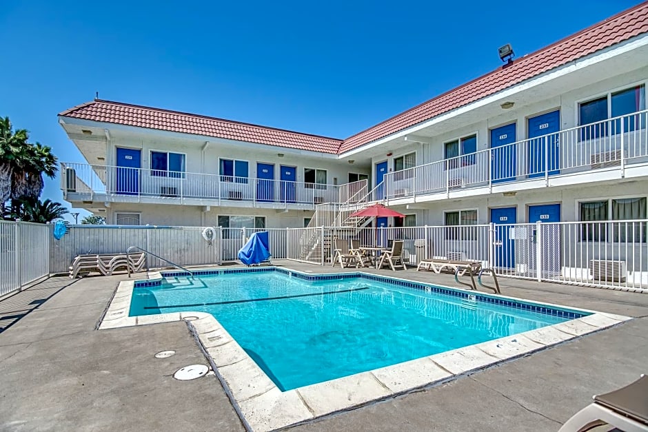 Motel 6-Stockton, CA - Charter Way West