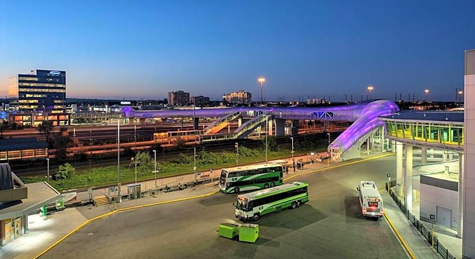 Stylish 2BR: w/free parking & streaming!