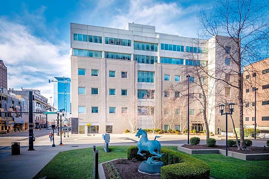 175 LEX - Walkable Downtown Lexington & Rupp Arena - Full Condos