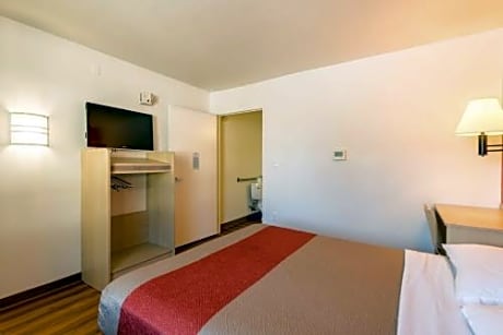 Double Room - Disability Access - Roll In Shower