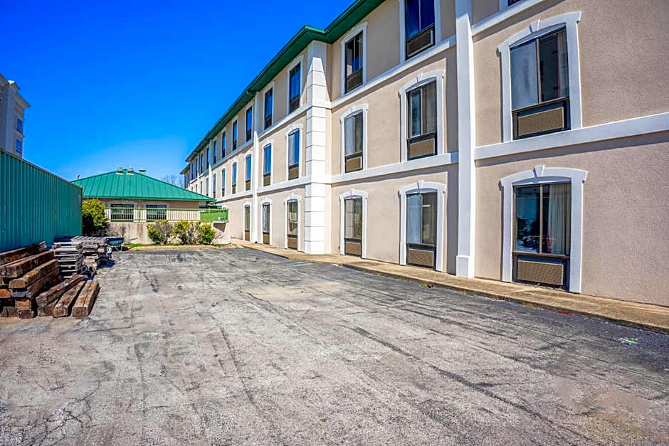 Ark Suites By OYO Jonesboro I-555