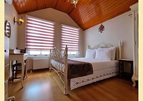 Double Room with Private External Bathroom