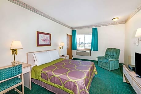 1 Queen Bed Mobility Accessible Room Non-Smoking
