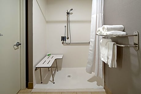 Queen Room with Accessible Transfer Shower - Non-Smoking