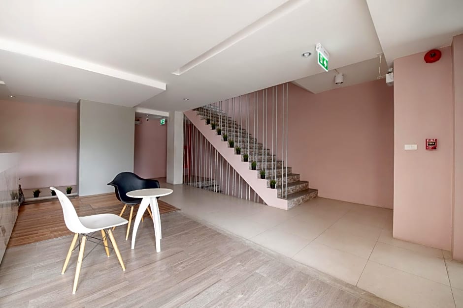 Blooming Hill Boutique Suites