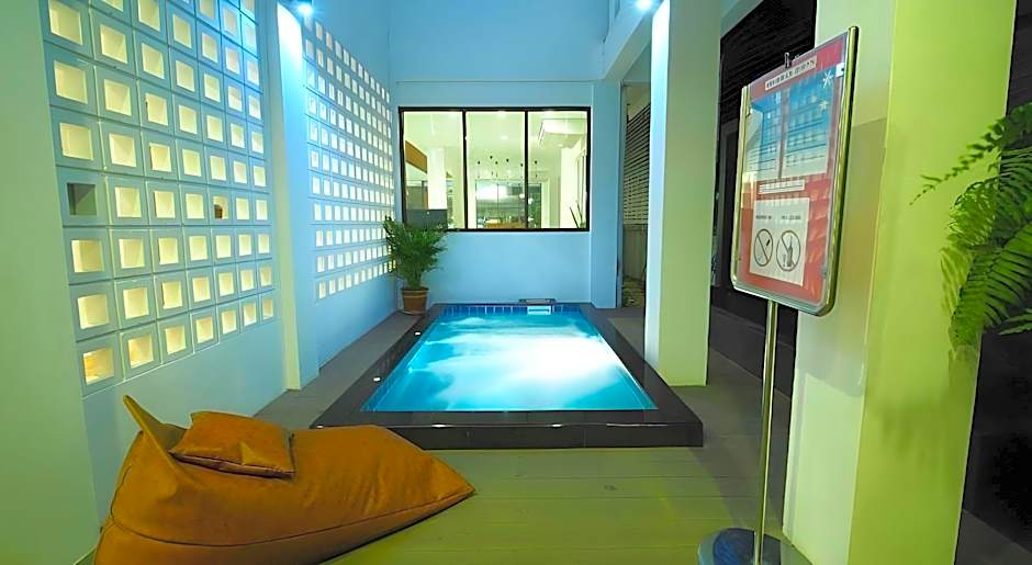 WEE HOSTEL