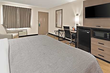 King Room - Disability Access/Non Smoking/Ground floor/Exterior Hall