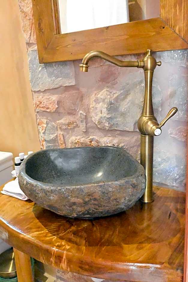 Arapis Rooms & Suites