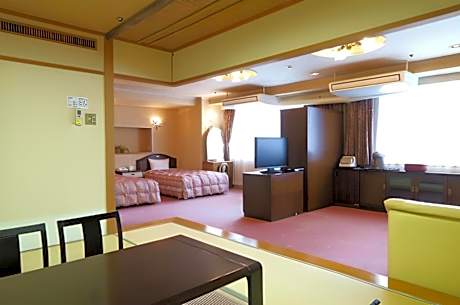 Family Room with Mountain View