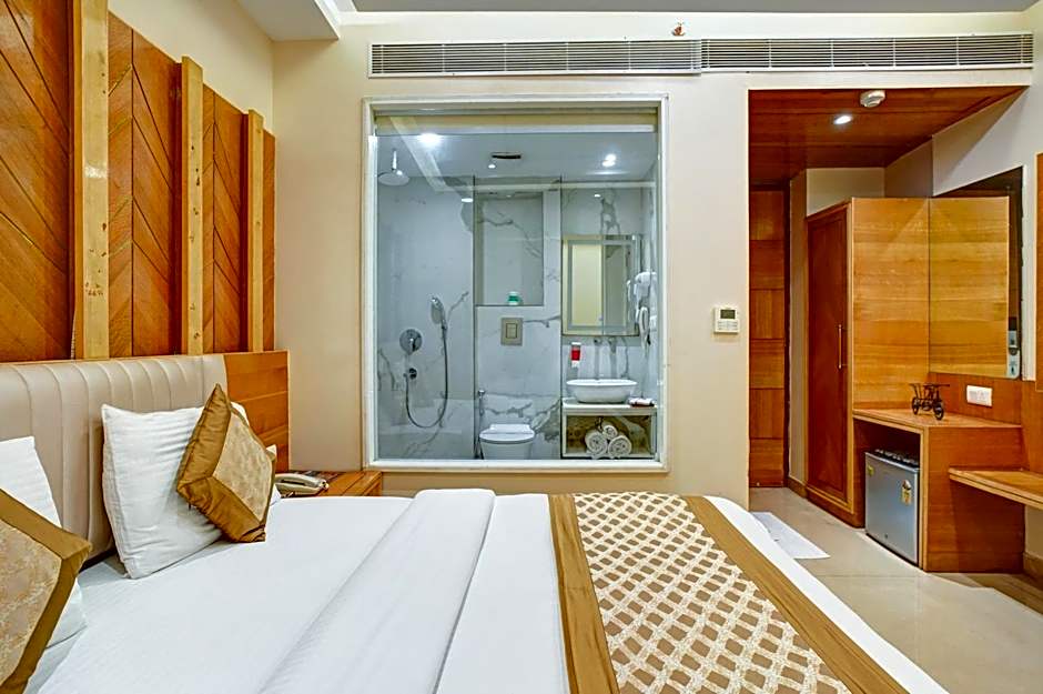 Hotel Gold Palace - 03 Mins Walk From New Delhi Railway Station