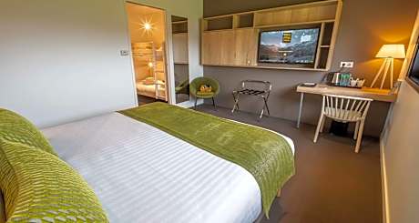 Family Room with One King Bed and One Bunk Bed - Non-Smoking