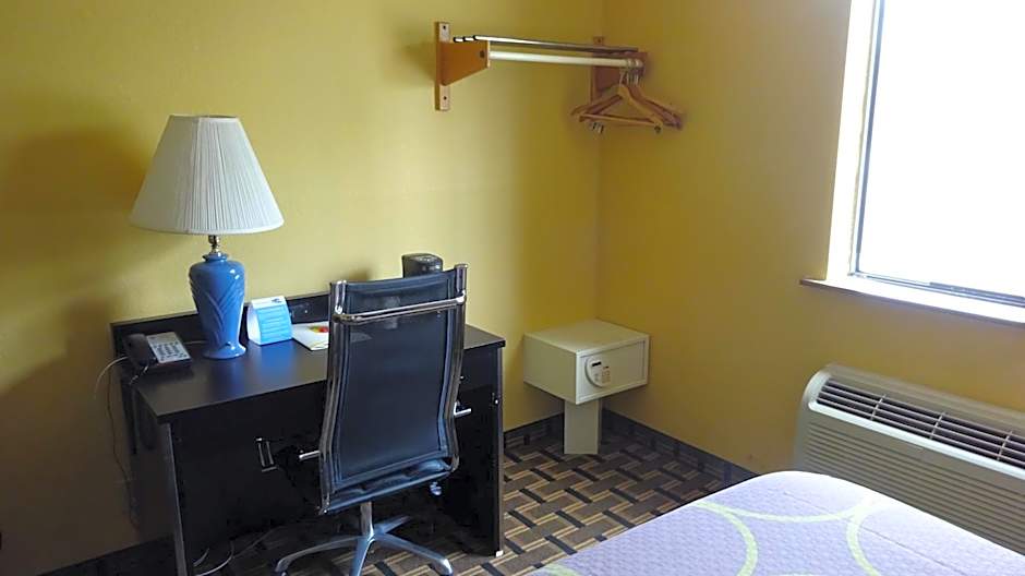 Super 8 by Wyndham Terre Haute