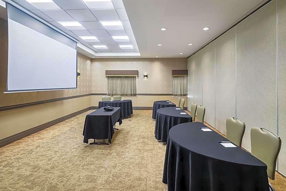 Best Western Premier Freeport Inn Calgary Airport