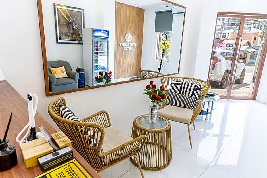 Spotlight Hotel near Hundred Islands Wharf