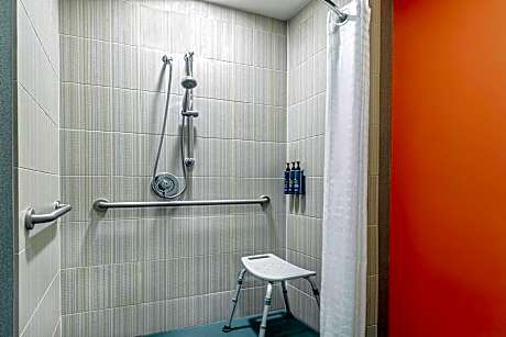 Room, 1 King Bed (Mobility/Hearing Access, Roll-In Shwr) (1 King Bed)