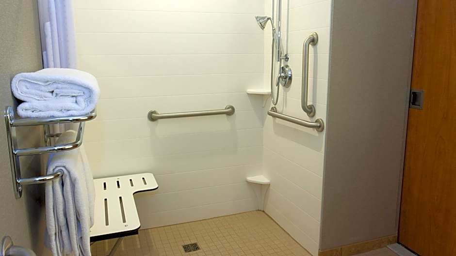 Holiday Inn Express & Suites Cheney By IHG