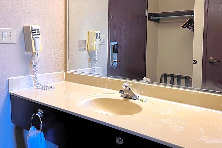 Super 8 by Wyndham Madison IN