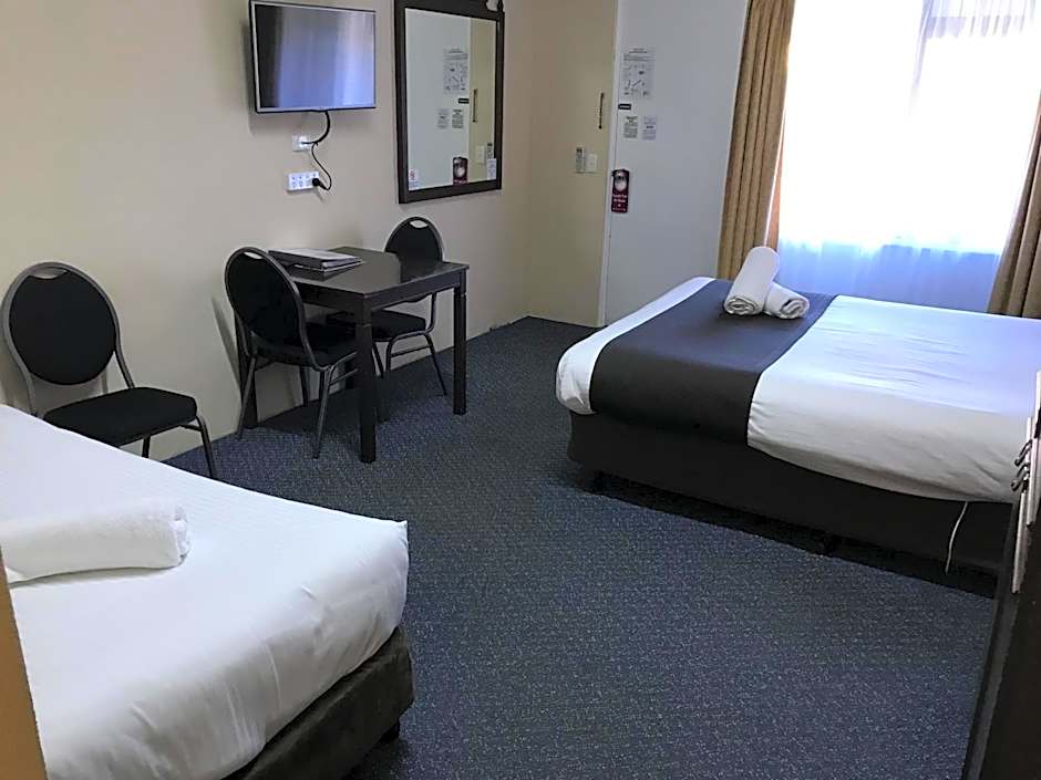 Hideaway Motor Inn
