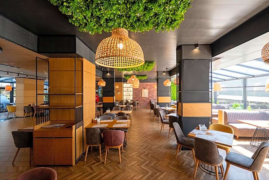 Avenue Hotel