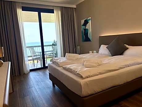 Superior Double Room with Lake View
