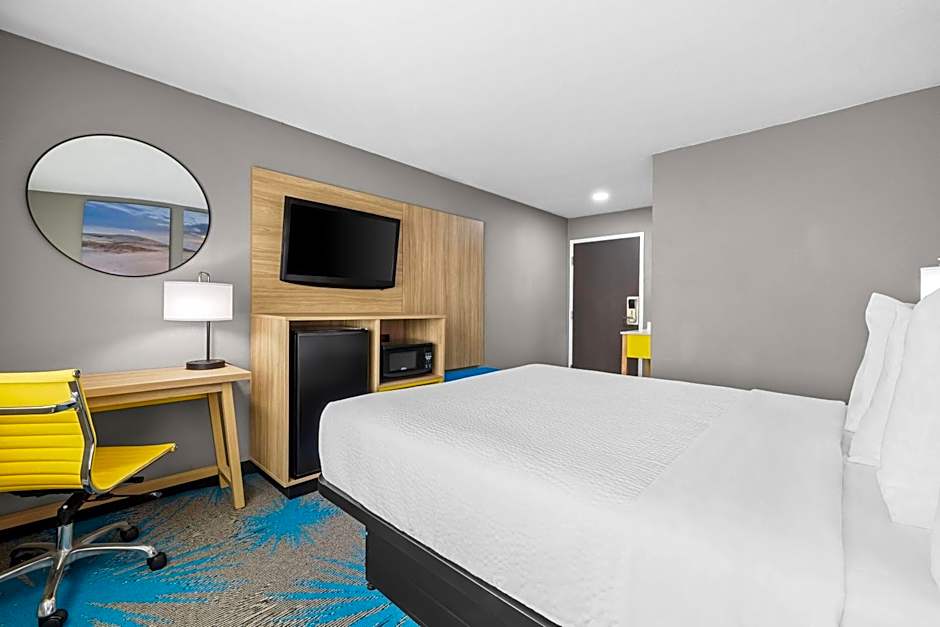 Days Inn by Wyndham La Crosse