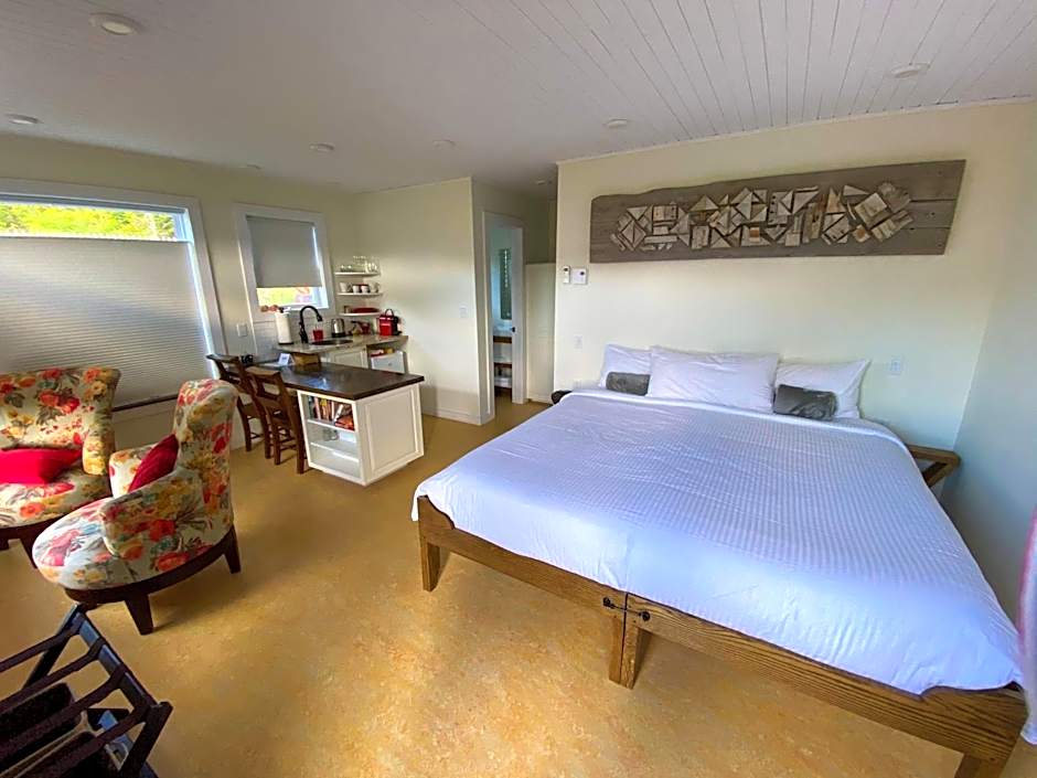 Photo 1 of 12 of 1 King Bed Suite