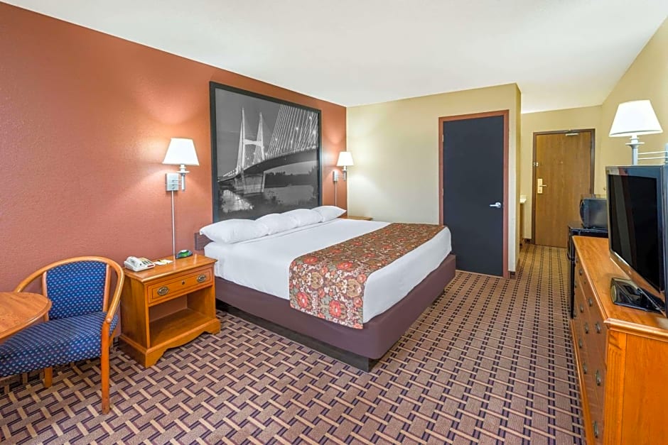 Super 8 by Wyndham Charleston MO
