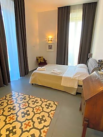 Deluxe Queen Room