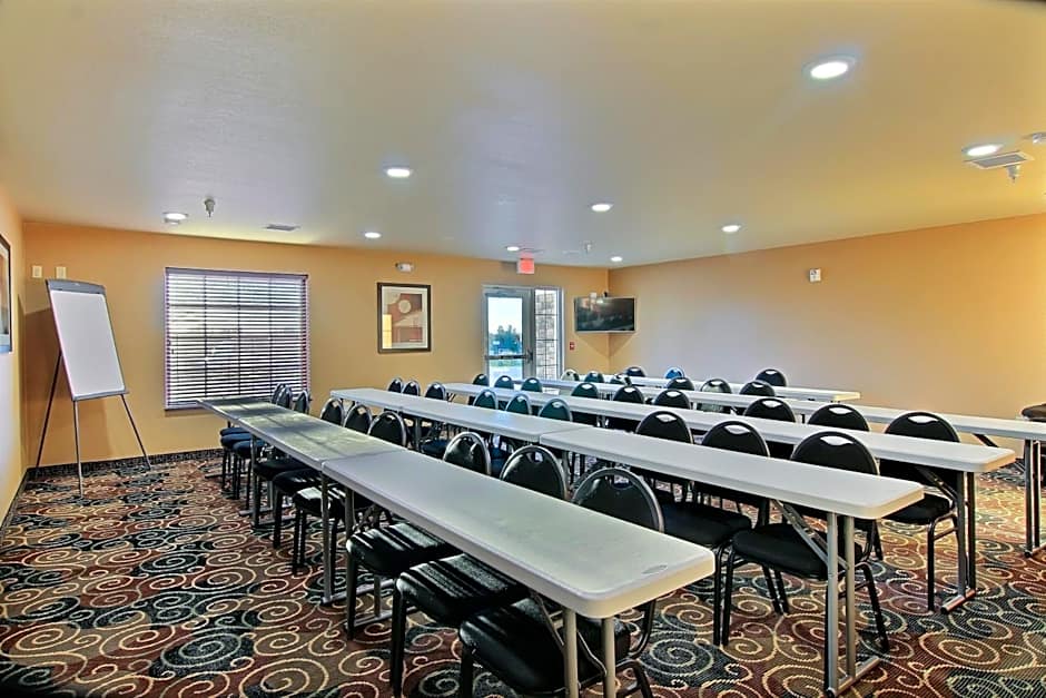 Cobblestone Hotel & Suites - McCook