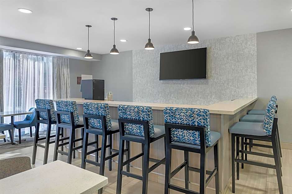 Best Western Plus Fresno Airport Hotel