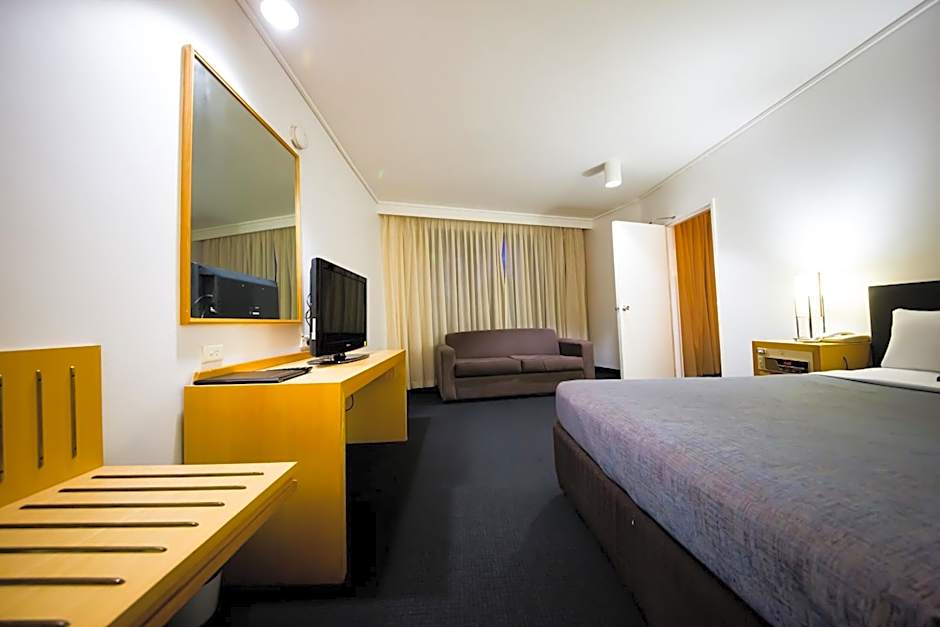 Sandown Regency Hotel & Apartments