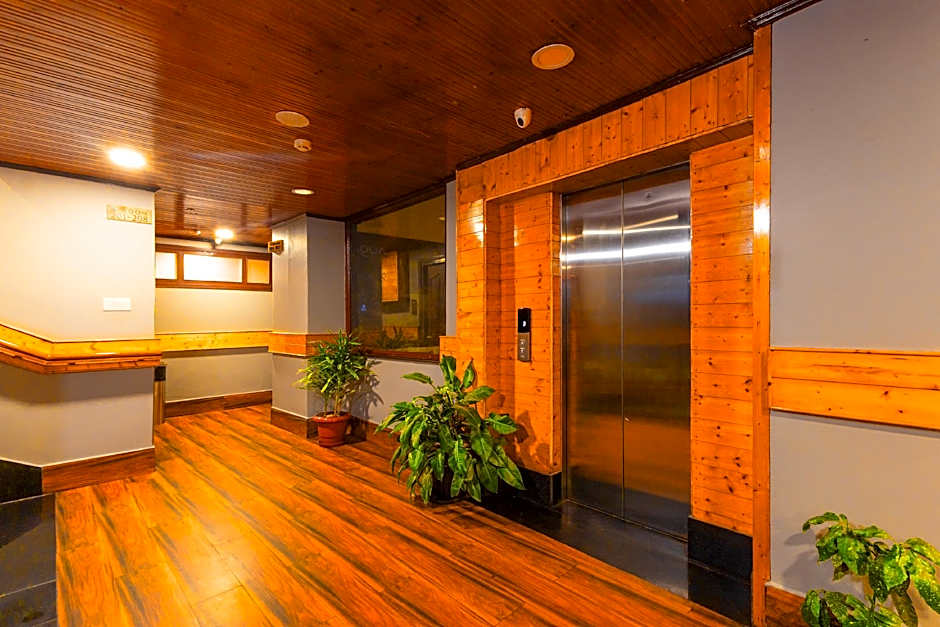 Sumitel Hotel 500 meters from Mall Road