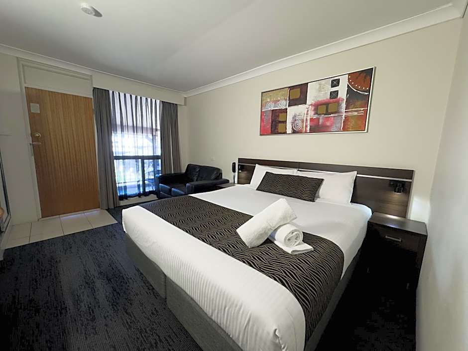 Golden West Motor Inn