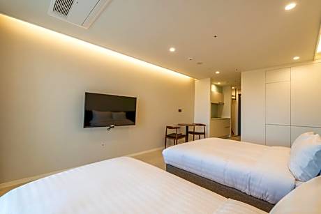 Standard Twin Room - No View/Lower Floor