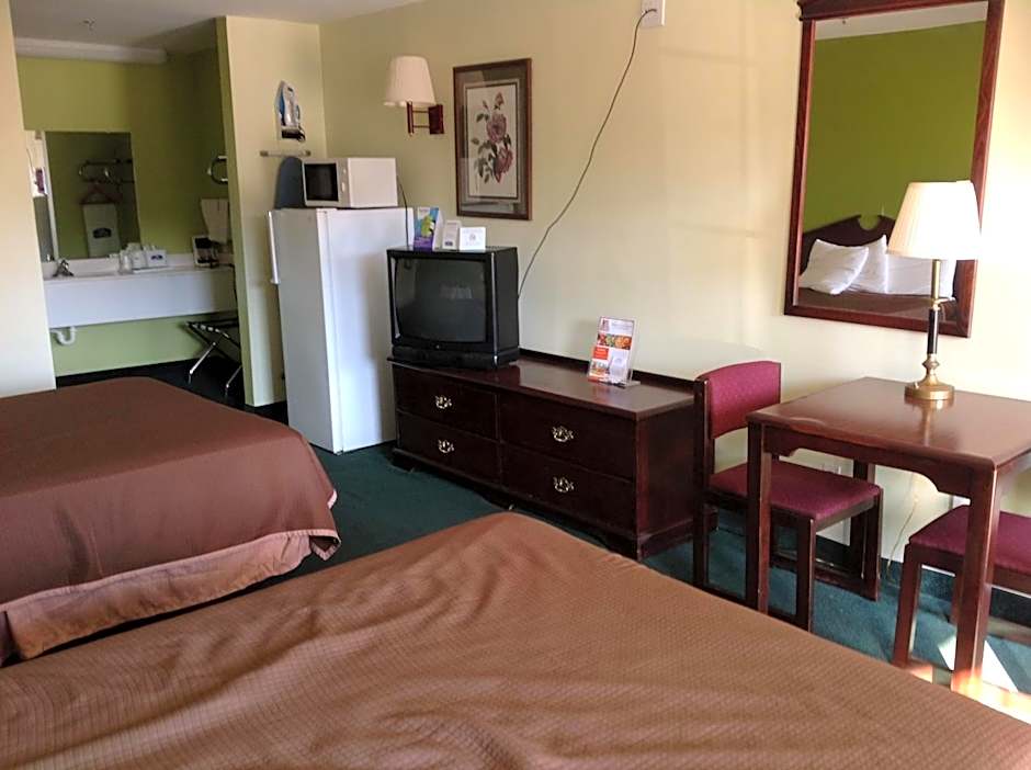 Howard Johnson by Wyndham Grand Prairie Near Lone Star Park