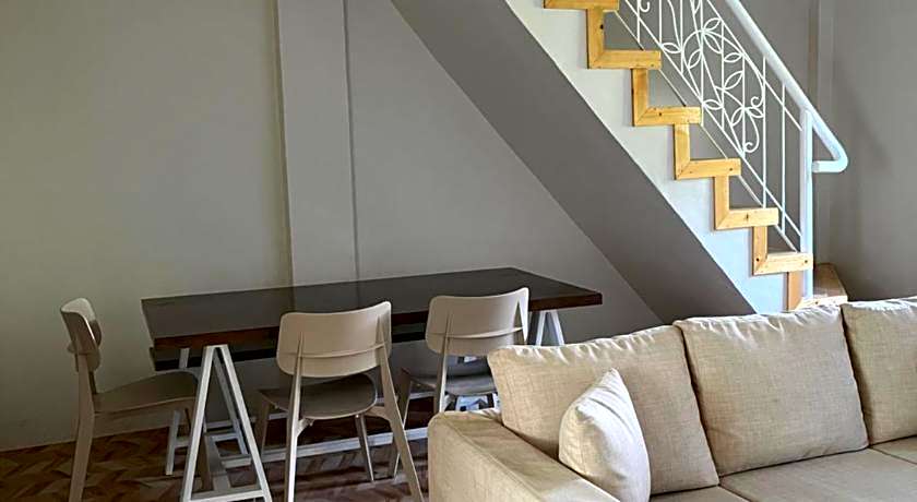 Red Knight Gardens Apartelle