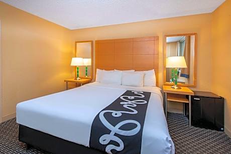 One -Bedroom King Suite, Non-Smoking