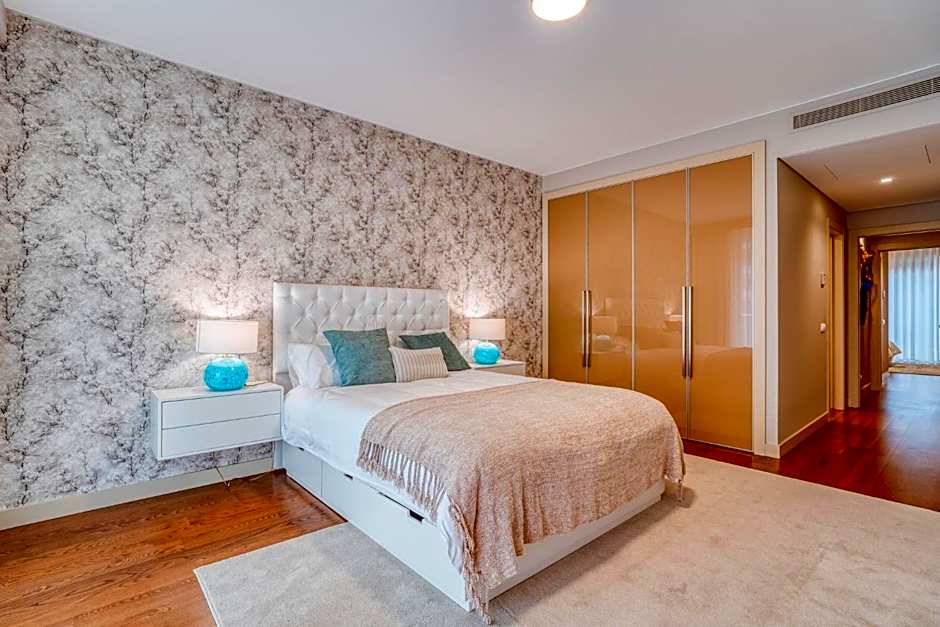 Suite BK - 3 Pools - Gym - AC - Huge Balcony