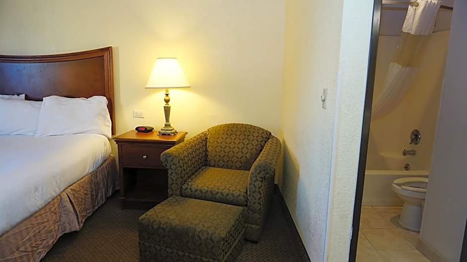 Baymont by Wyndham Arlington At Six Flags Dr