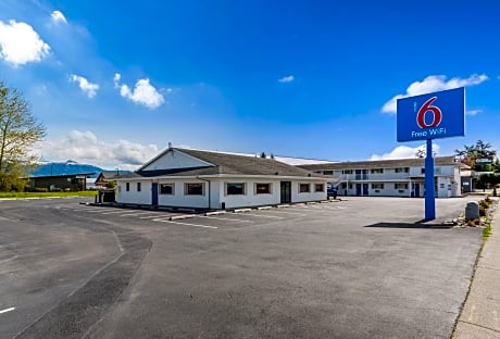 Motel 6-Burlington, WA