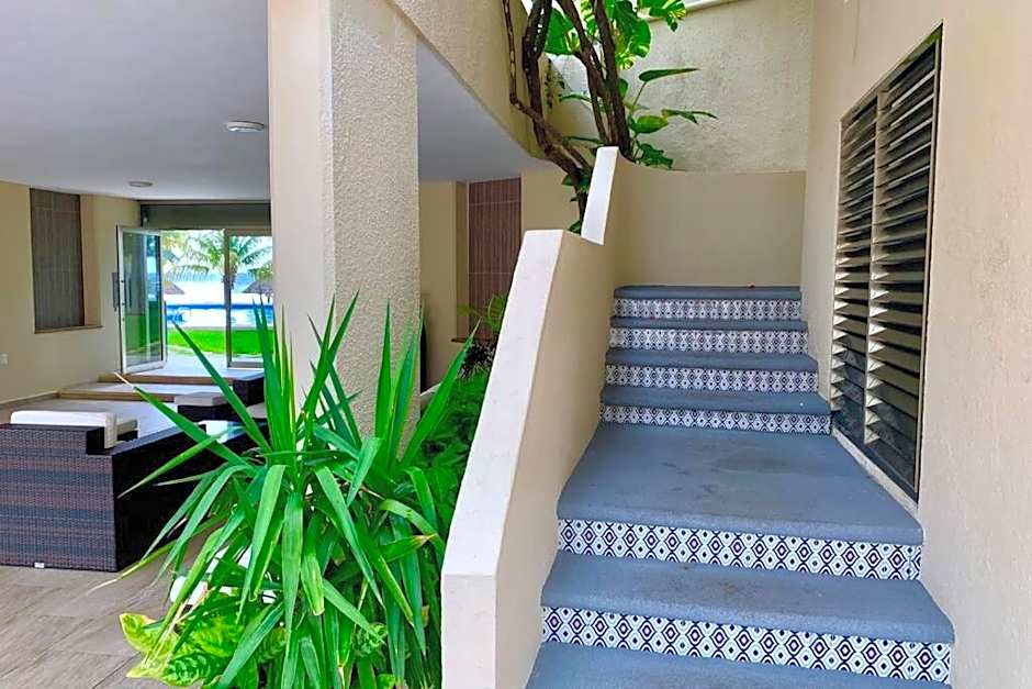 Oceanfront Condo BM By Andiani