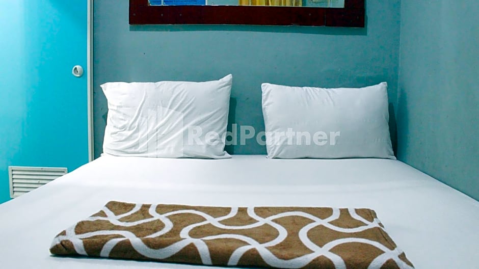 Snow White Residence near Grogol Mitra RedDoorz