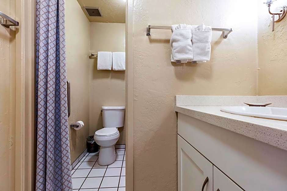 Plantation Hale Suites