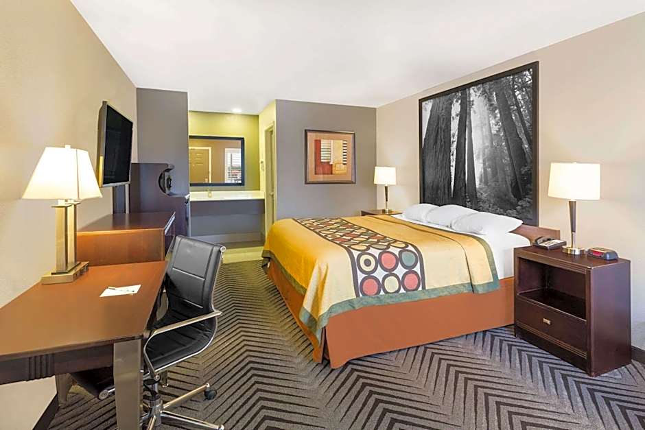 Super 8 by Wyndham Fortuna