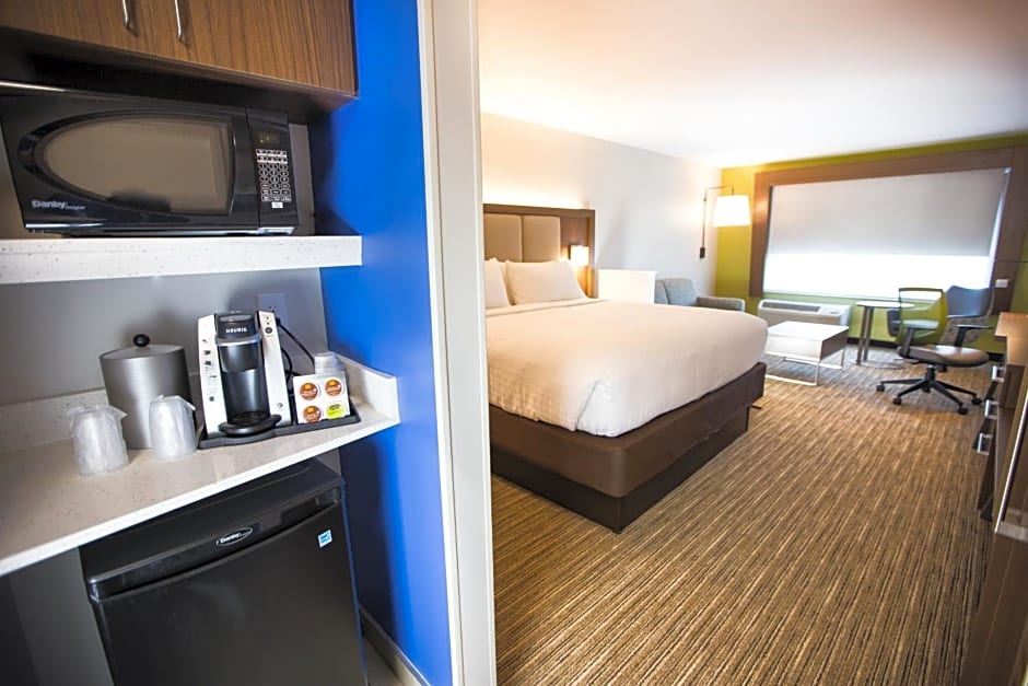 Holiday Inn Express & Suites Greenville S - Piedmont, an IHG Hotel