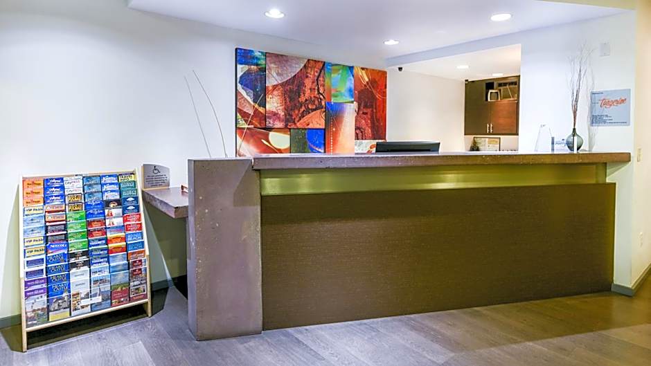 The Tangerine - a Burbank Hotel