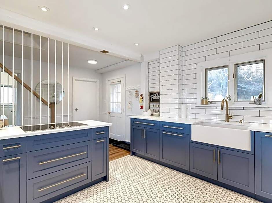 Cozy family waterfront retreat recently renovated