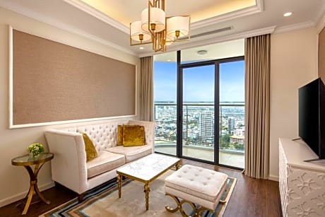 Suite with Panoramic River View